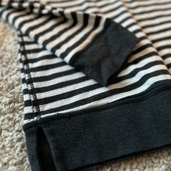 Lululemon REVERSIBLE long sleeved thin sweatshirt - Picture 10 of 11